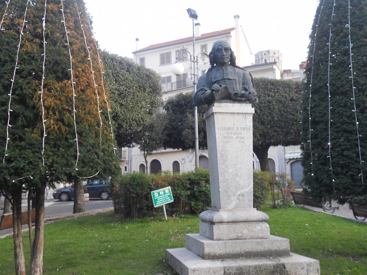 Leonardo Di Capua's bust 3.JPG